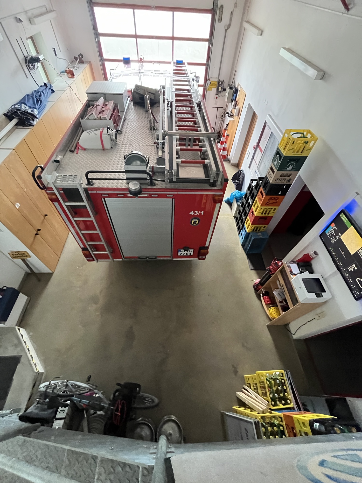 Feuerwehrauto und Fahrrad
